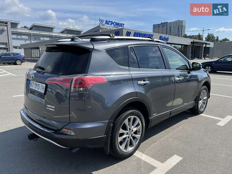 Внедорожник / Кроссовер Toyota RAV4 2017 в Киеве