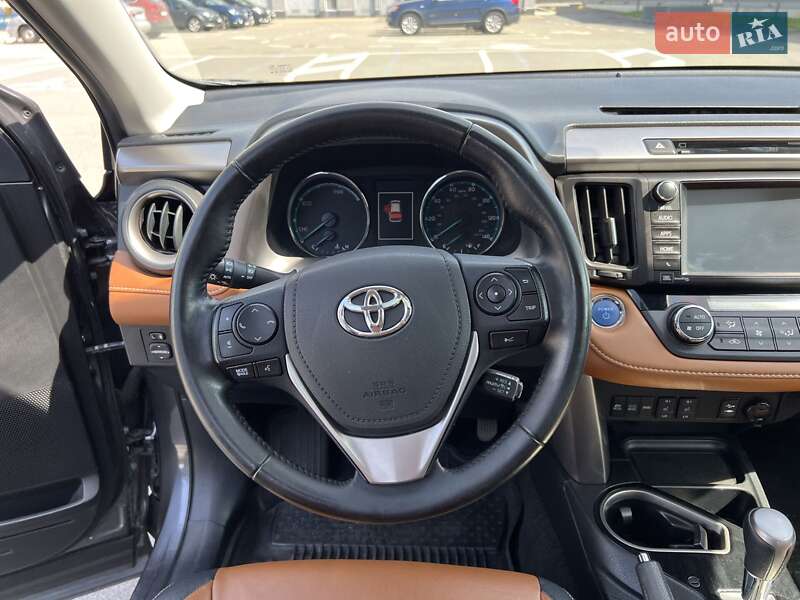 Внедорожник / Кроссовер Toyota RAV4 2017 в Киеве