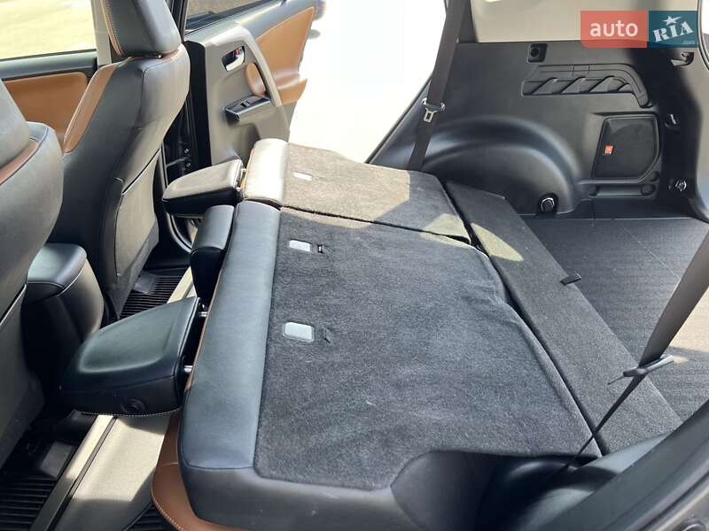 Внедорожник / Кроссовер Toyota RAV4 2017 в Киеве