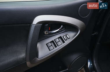 Внедорожник / Кроссовер Toyota RAV4 2010 в 