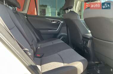 Внедорожник / Кроссовер Toyota RAV4 2023 в 