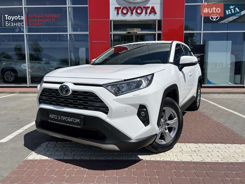 Внедорожник / Кроссовер Toyota RAV4 2023 в 