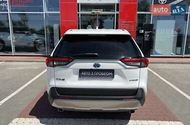 Внедорожник / Кроссовер Toyota RAV4 2023 в 