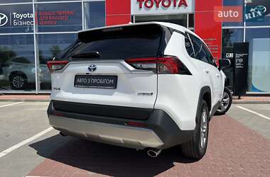Внедорожник / Кроссовер Toyota RAV4 2023 в 