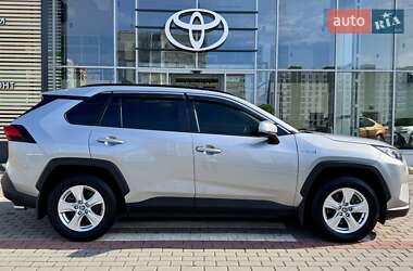 Внедорожник / Кроссовер Toyota RAV4 2020 в 