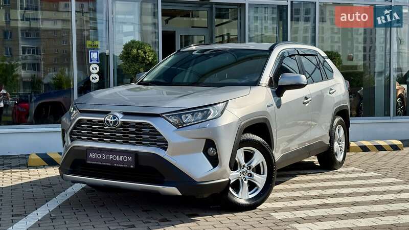 Внедорожник / Кроссовер Toyota RAV4 2020 в 