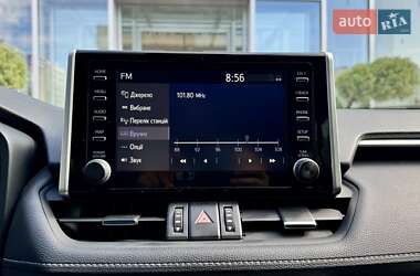 Внедорожник / Кроссовер Toyota RAV4 2020 в 