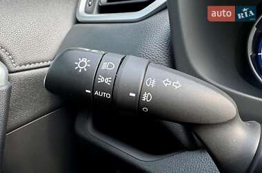 Внедорожник / Кроссовер Toyota RAV4 2020 в 