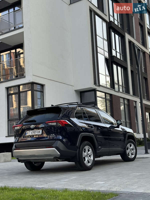 Внедорожник / Кроссовер Toyota RAV4 2021 в Ивано-Франковске