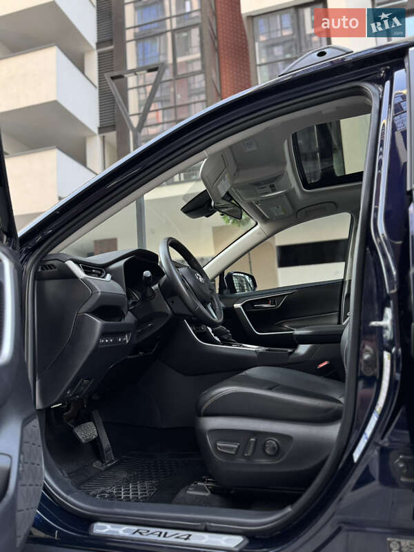 Внедорожник / Кроссовер Toyota RAV4 2021 в Ивано-Франковске