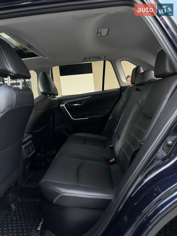 Внедорожник / Кроссовер Toyota RAV4 2021 в Ивано-Франковске