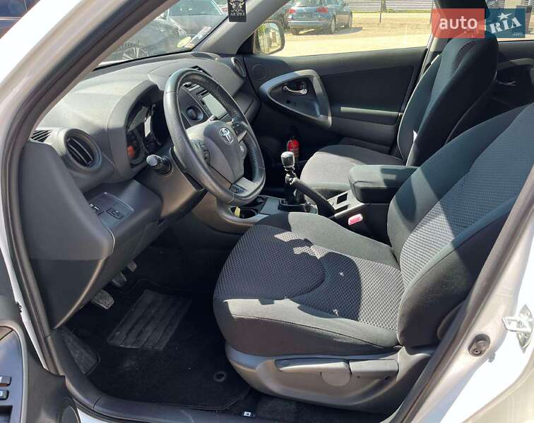 Внедорожник / Кроссовер Toyota RAV4 2012 в Киеве