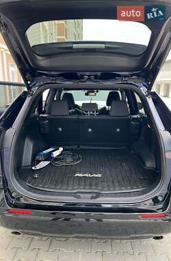 Позашляховик / Кросовер Toyota RAV4 2021 в Тернополі