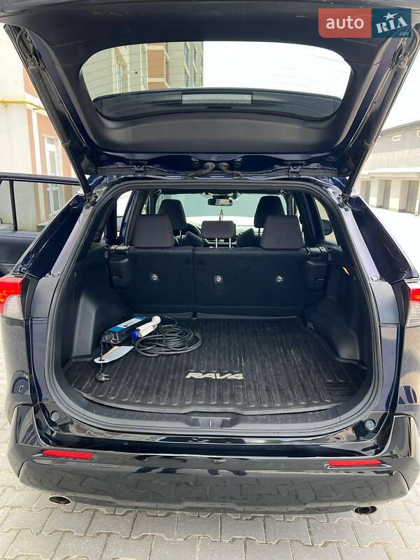 Позашляховик / Кросовер Toyota RAV4 2021 в Тернополі