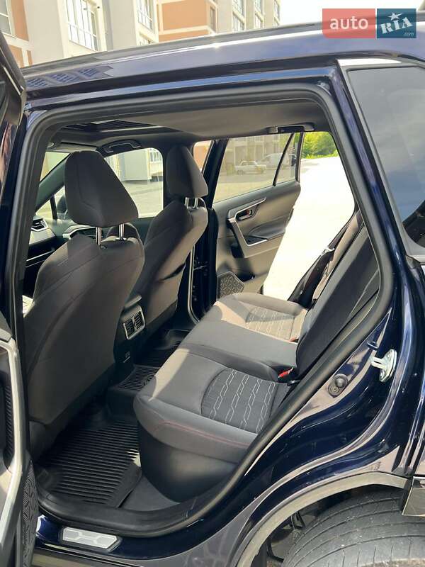 Позашляховик / Кросовер Toyota RAV4 2021 в Тернополі