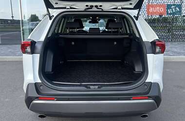 Внедорожник / Кроссовер Toyota RAV4 2021 в 