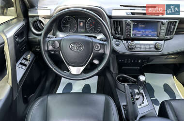 Позашляховик / Кросовер Toyota RAV4 2017 в 