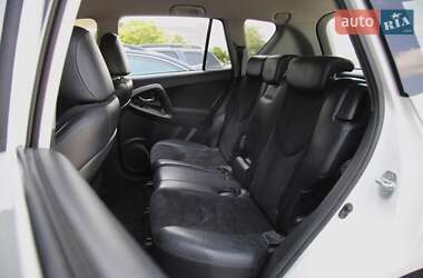 Позашляховик / Кросовер Toyota RAV4 2011 в 
