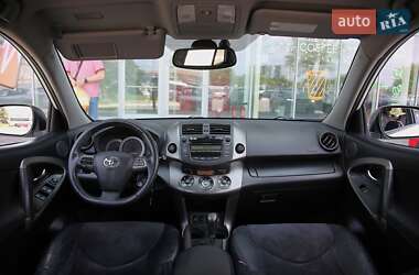 Позашляховик / Кросовер Toyota RAV4 2011 в 