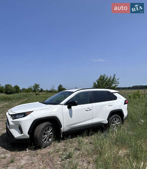 Внедорожник / Кроссовер Toyota RAV4 2019 в 