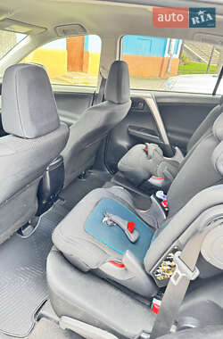 Внедорожник / Кроссовер Toyota RAV4 2016 в 
