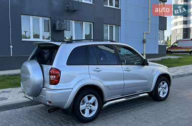 Позашляховик / Кросовер Toyota RAV4 2005 в 