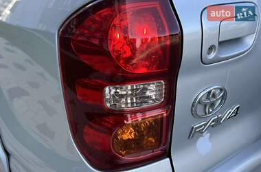Позашляховик / Кросовер Toyota RAV4 2005 в 