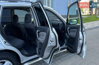 Позашляховик / Кросовер Toyota RAV4 2005 в 