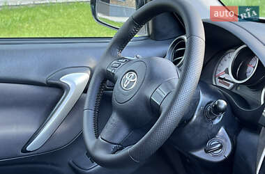 Позашляховик / Кросовер Toyota RAV4 2005 в 