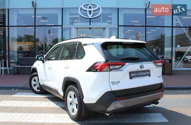 Позашляховик / Кросовер Toyota RAV4 2019 в 