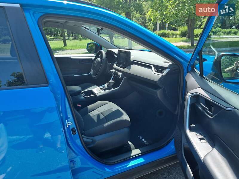 Позашляховик / Кросовер Toyota RAV4 2020 в Харкові