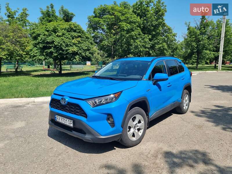 Позашляховик / Кросовер Toyota RAV4 2020 в Харкові