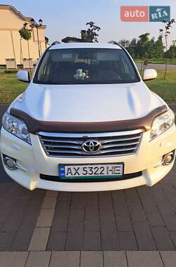 Внедорожник / Кроссовер Toyota RAV4 2012 в 