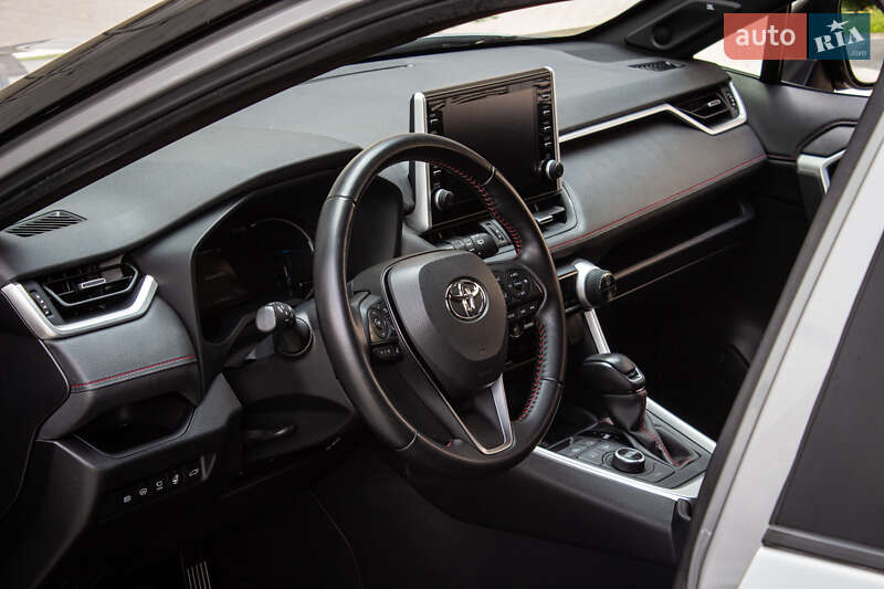 Внедорожник / Кроссовер Toyota RAV4 2020 в Львове
