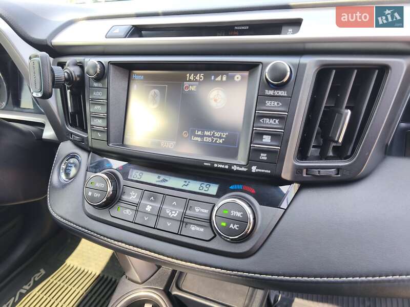 Позашляховик / Кросовер Toyota RAV4 2016 в Запоріжжі