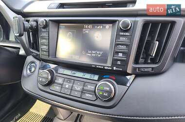 Внедорожник / Кроссовер Toyota RAV4 2016 в 
