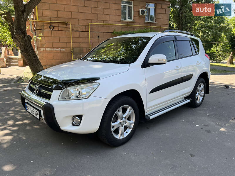 Внедорожник / Кроссовер Toyota RAV4 2009 в 