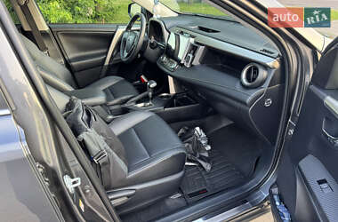 Внедорожник / Кроссовер Toyota RAV4 2014 в 
