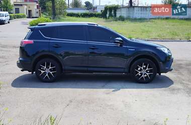 Внедорожник / Кроссовер Toyota RAV4 2017 в 