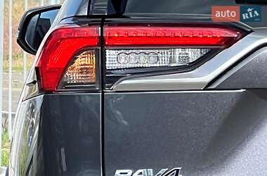 Внедорожник / Кроссовер Toyota RAV4 2022 в 