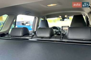 Внедорожник / Кроссовер Toyota RAV4 2022 в 