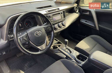 Внедорожник / Кроссовер Toyota RAV4 2016 в 