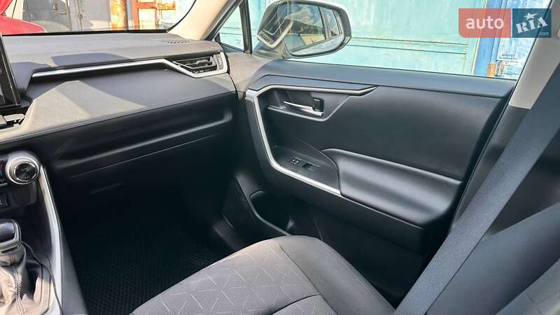 Внедорожник / Кроссовер Toyota RAV4 2019 в Харькове