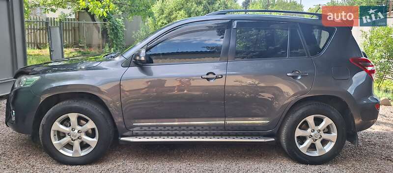 Позашляховик / Кросовер Toyota RAV4 2011 в Харкові