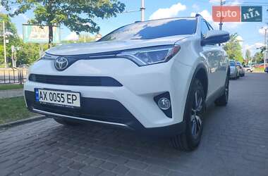 Внедорожник / Кроссовер Toyota RAV4 2017 в 