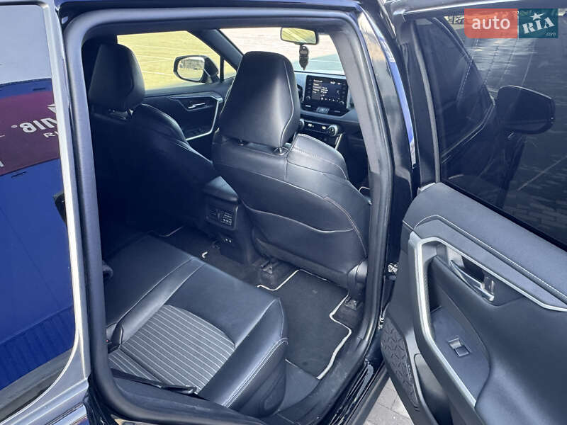Внедорожник / Кроссовер Toyota RAV4 2020 в Виннице