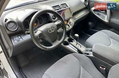 Внедорожник / Кроссовер Toyota RAV4 2010 в 