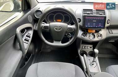 Внедорожник / Кроссовер Toyota RAV4 2010 в 