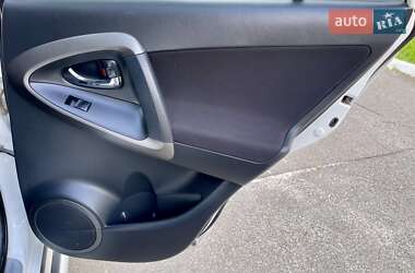Внедорожник / Кроссовер Toyota RAV4 2010 в 