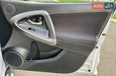 Внедорожник / Кроссовер Toyota RAV4 2010 в 